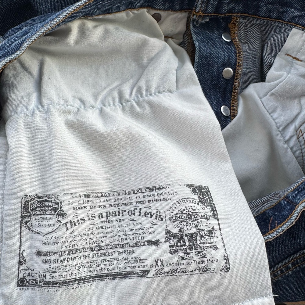 Vintage Levi’s 501 Original Fit Straight Leg Jeans Blue Denim Button Fly Classic - Picture 11 of 11